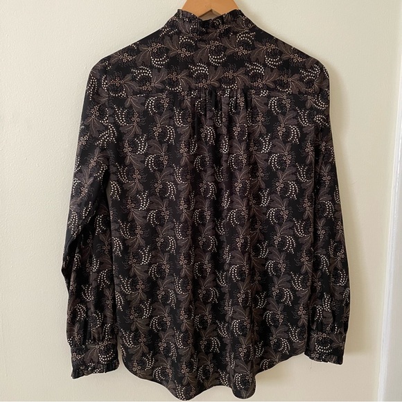 Like New 🤎 Ann Taylor Black and White Patterned Blouse - Picture 5 of 8